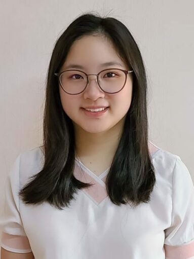 Valerie Pang Headshot